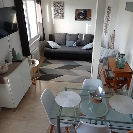 Les Remparts D'alienor Апартаменти *