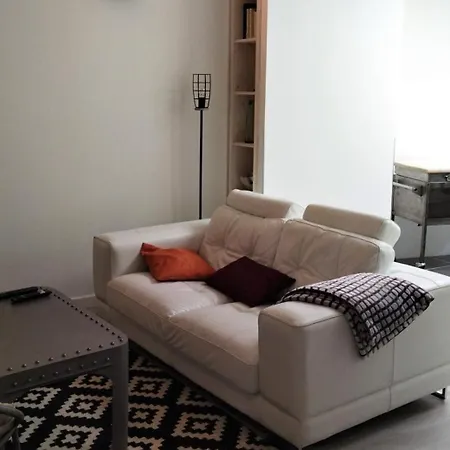 Апартаменти Les Remparts D'alienor