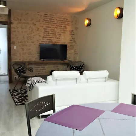 Les Remparts D'alienor Апартаменти