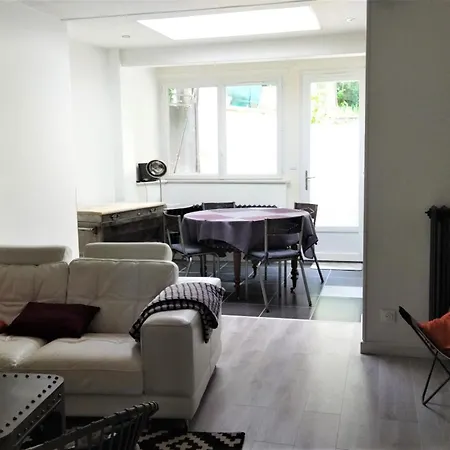 Les Remparts D'alienor Apartment *