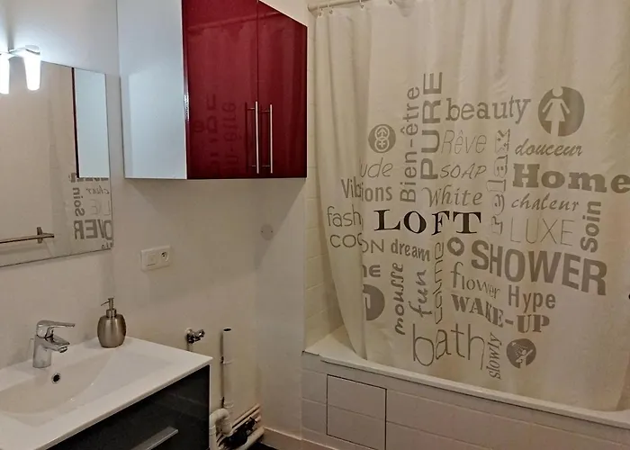 Les Remparts D'alienor Poitiers