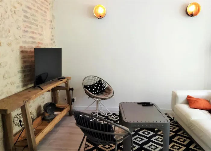 Les Remparts D'alienor Apartment