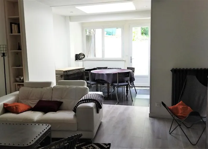 Les Remparts D'alienor Apartment *